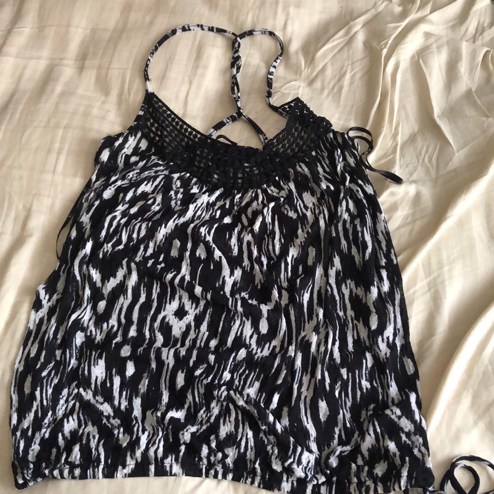 Black/white top!